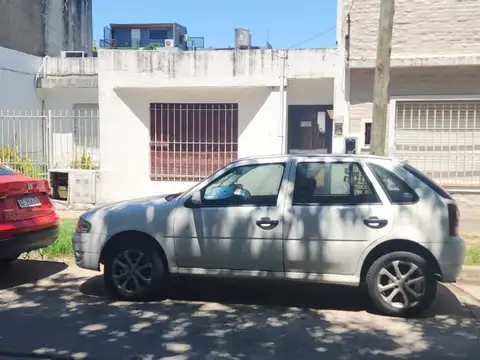 Excelente Tipo Casa 5 ambientes - PATIO - QUINCHO - PARRILLA - 3 DORMITORIOS - U$D 95.300 - APTO CREDITO