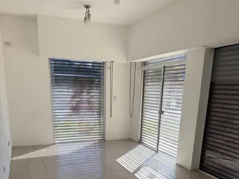 LOCAL EN ESQUINA CENTRO COMERCIAL