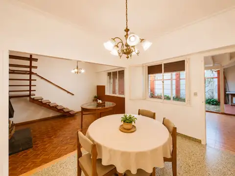Casa 5 ambientes con 2 baños