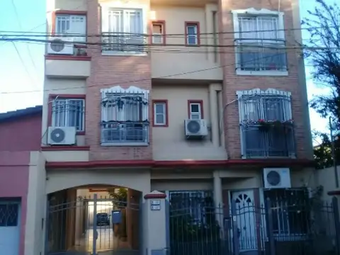 Alq. Dpto 3 amb con terr propia y lav en R.Mejia