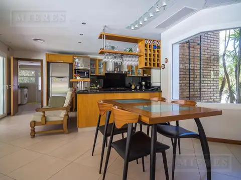 Casa 7 ambientes con 3 baños