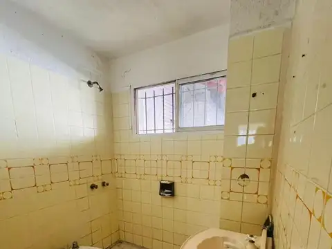 Excelente Casa para refaccionar. Oport inversores!