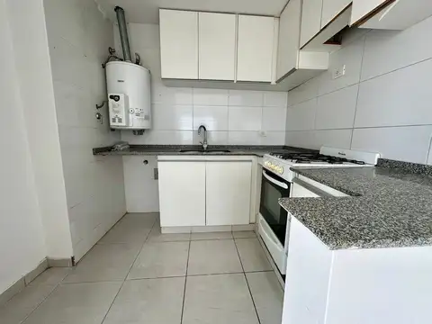 Departamento en Alquiler en Lisandro De La Torre, $ 400.000