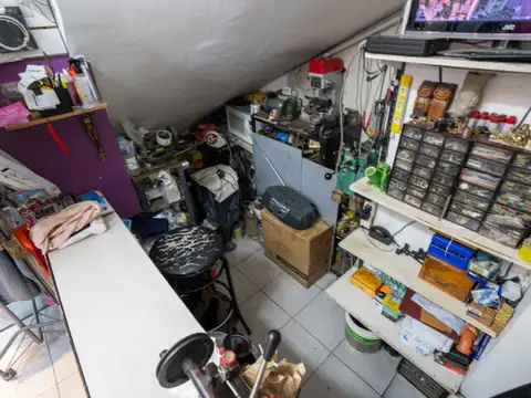 Venta Local Comercial con Depósito en Galería del Sol