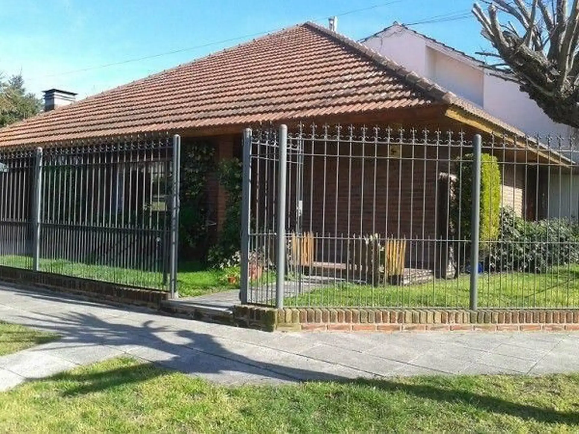 HERMOSO CHALET EN VENTA 3 AMBIENTES en Villa Primera