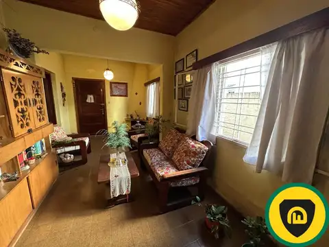 Casa 4 ambientes con 2 baños