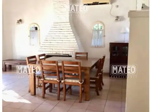 Casa 4 ambientes con 2 baños