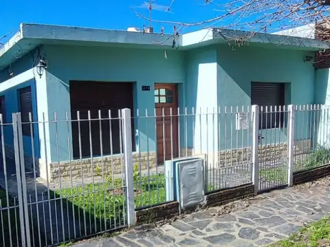 Casa 2 dormitorios en alquiler - Villa Elisa, La Plata