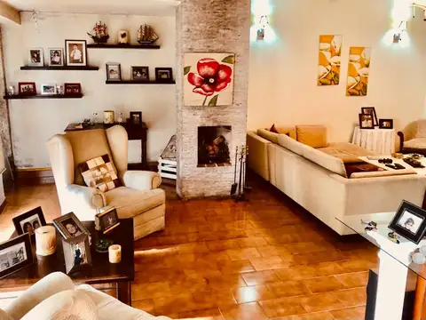 Casa 5 ambientes con 3 baños