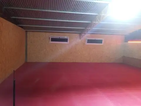excelente local para clases deportivas
