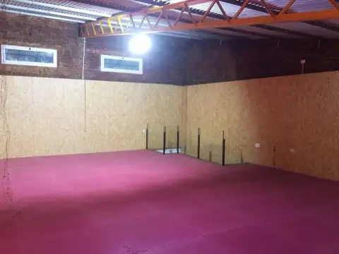 excelente local para clases deportivas