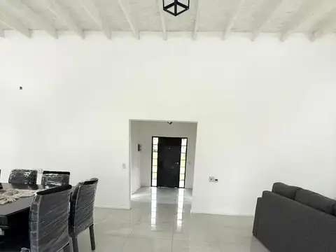 Casa en Venta con 3 cocheras