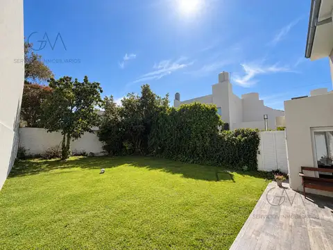 Casa 7 ambientes con 4 baños