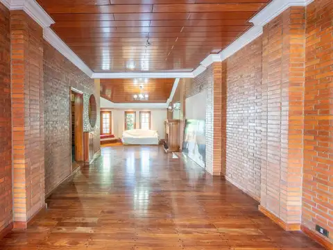 Casa en Venta con 4 cocheras