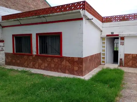 Casa en venta dos dormitorios con patio - Funes