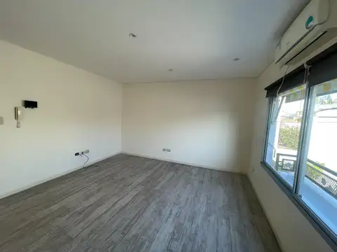 Depto Tipo Casa en Alquiler de 2 ambientes
