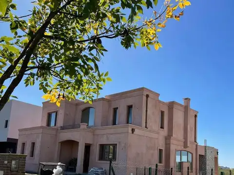 Casa en Alquiler en El Cantón, USD 3.150