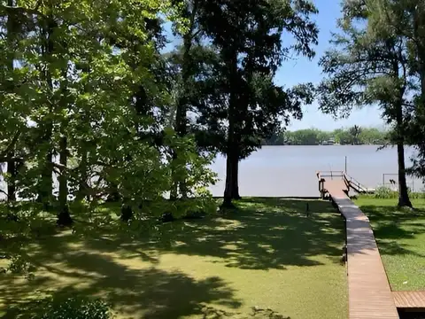 Isla con Importante Casa de 11has en Parana de las Palmas 