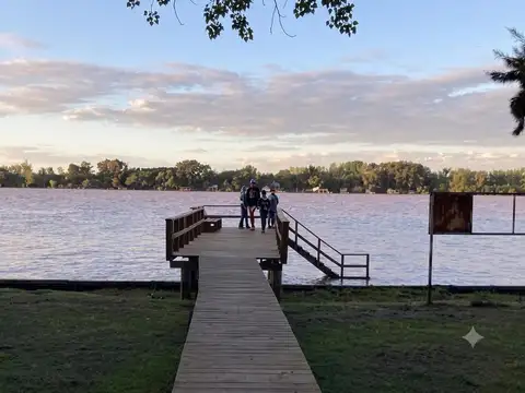 Isla con Importante Casa de 11has en Parana de las Palmas