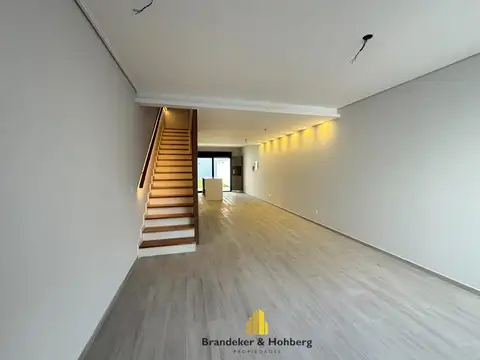 Casa 5 ambientes con 3 baños