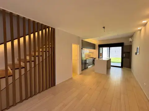 Casa 5 ambientes con 3 baños
