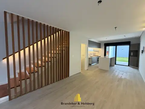 Exclusivo Triplex 5 Ambientes · Cochera Doble · Jardín y Galería