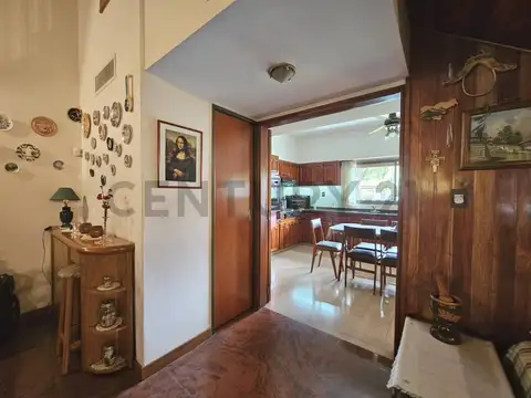 Casa en Venta con 3 cocheras