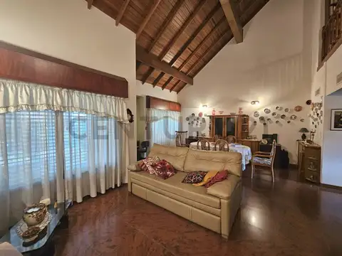 Casa 5 ambientes con 3 baños