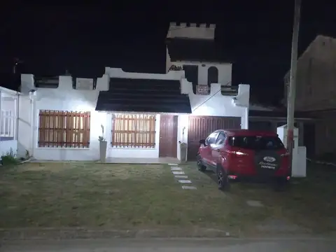 Casa en venta - 4 Dormitorios 3 Baños - 200Mts2 - Santa Clara del Mar