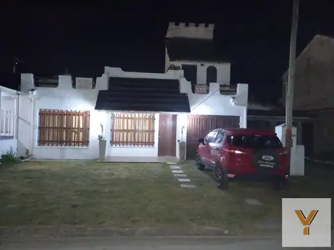 Casa en venta - 4 Dormitorios 3 Baños - 200Mts2 - Santa Clara del Mar