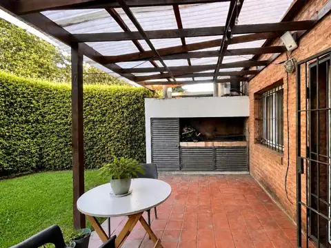 VENTA DPTO 3 AMB JARDIN COCHERA en PB. PILAR