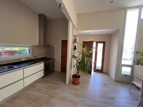 Casa en Venta en Countries y Barrios Cerrados en Berazategui, USD 188.000