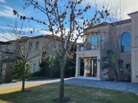 Aristóbulo del Valle al 5100