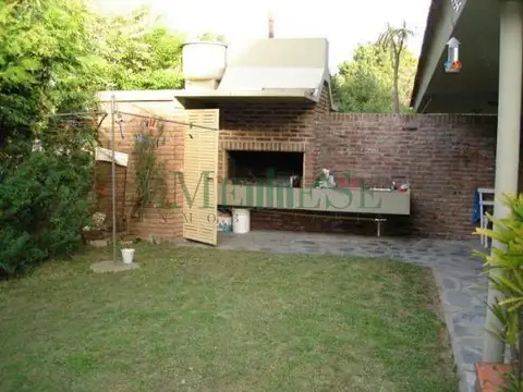 Casa 4 ambientes con 2 baños