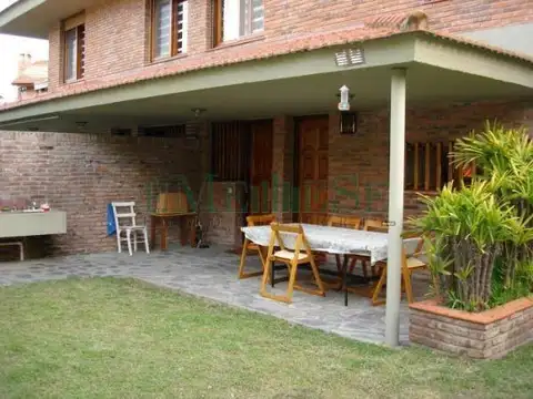 Casa en Alquiler Temporal con 1 cochera