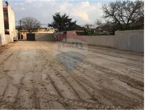 ALQUILER TERRENO CASTELAR CERCA ACCESO OESTE 900M2