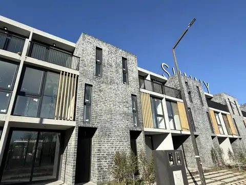 Casa Triplex en Venta de 4 Ambientes en Complejo Sunny, Tigre, Gba Norte.  ¡CONSULTAR FINANCIACION!