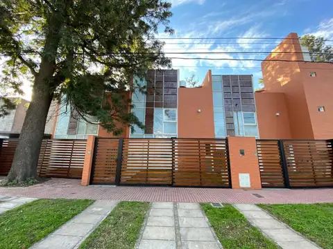 Casa en venta - 3 Dormitorios - Fisherton Tradicional