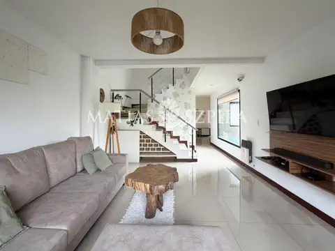 Casa 4 ambientes con 2 baños