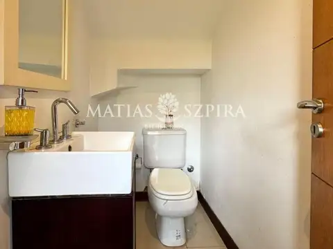 Casa en Alquiler con 2 cocheras