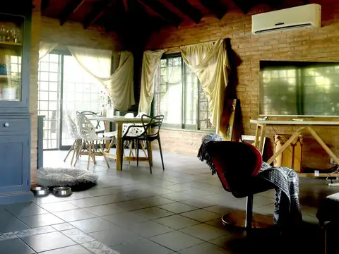Casa en Alquiler en Los Mirasoles, USD 1.100