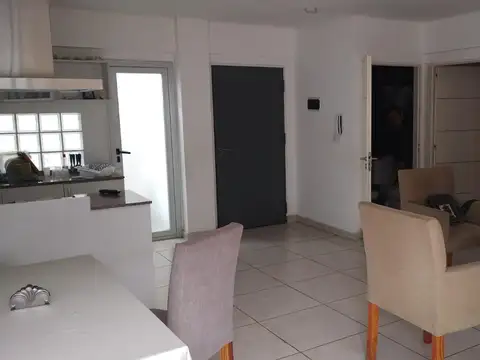 Dpto. de 3 ambientes con balcon corrido 2 baños y cochera
