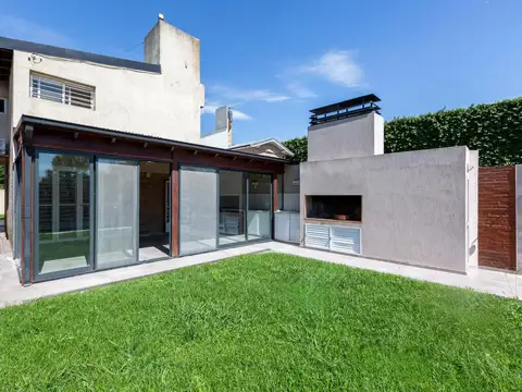 Casa en Venta con 3 cocheras