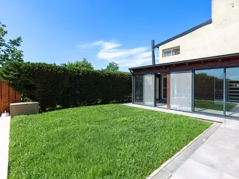 Casa 5 ambientes con 3 baños