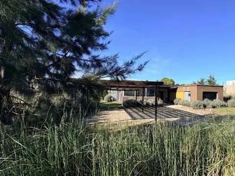 Casa 5 ambientes con 3 baños