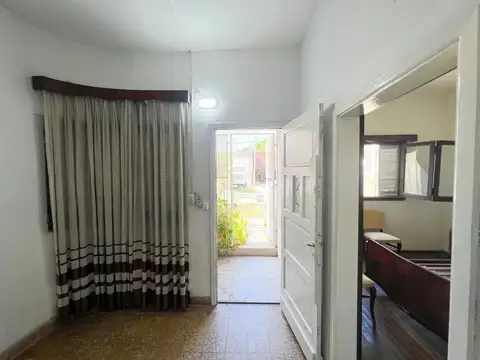 CASA 3 AMBIENTES JARDIN COCHERA TERRAZA