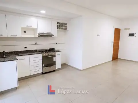 Departamento en Alquiler en Villa Ballester, $ 700.000
