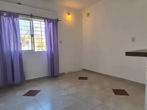 Casa en Alquiler con 1 cochera