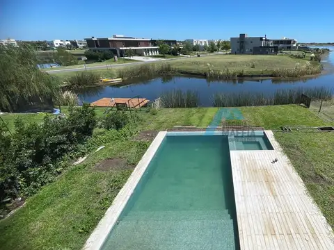 Costas, Puertos 200