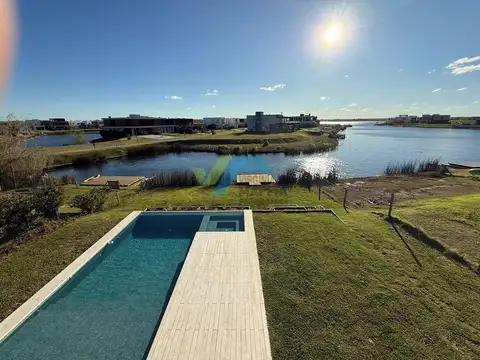 Costas, Puertos 200